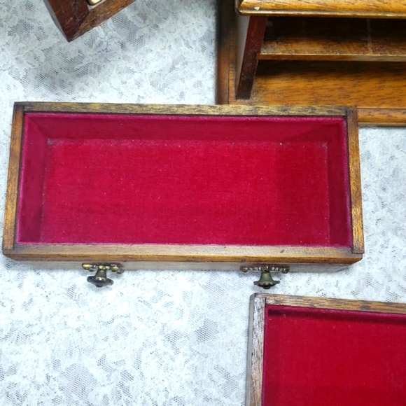 Antique Crafted Wooden & Ornate Brass Tone Jewelry Box.Beautiful Design. - Picture 7 of 17